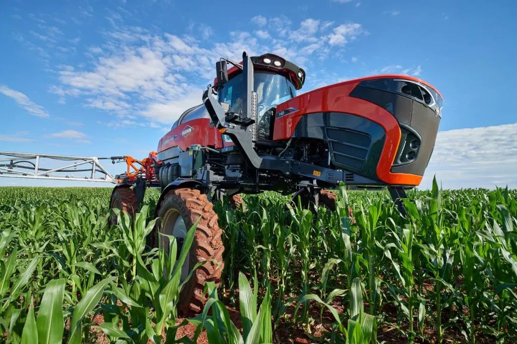 PULVERIZADOR KUHN AUTOPROPELIDO STRONGER HD