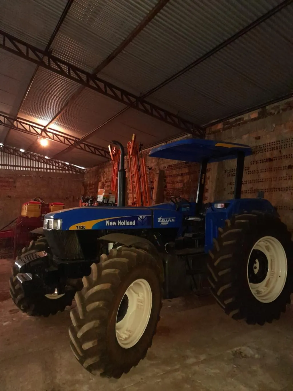 Trator New Holland 7630