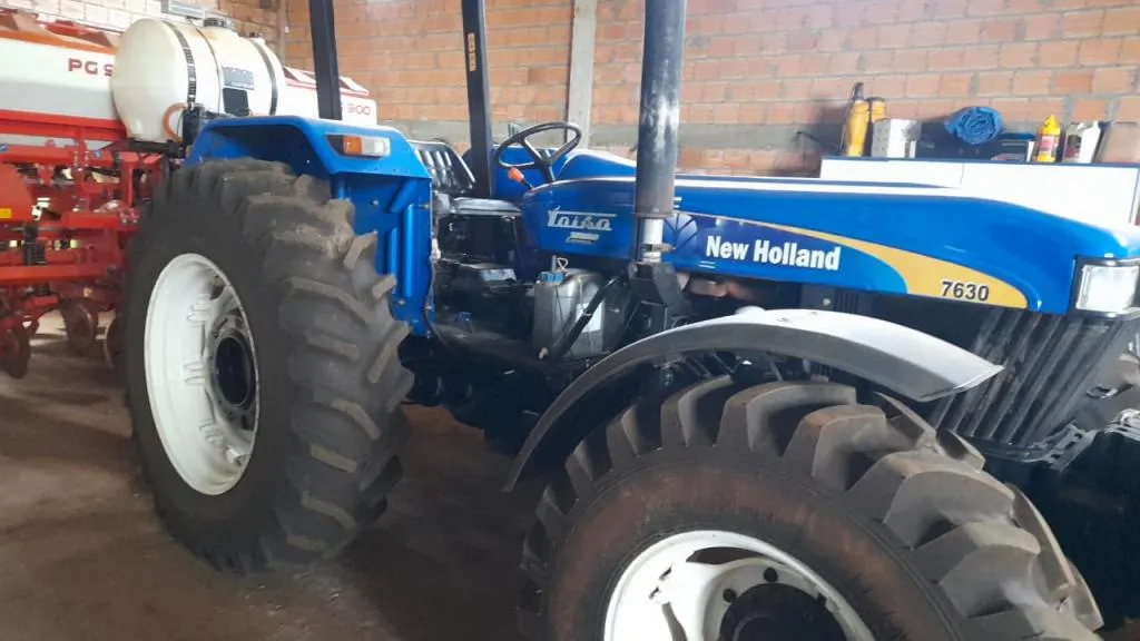 Trator New Holland 7630