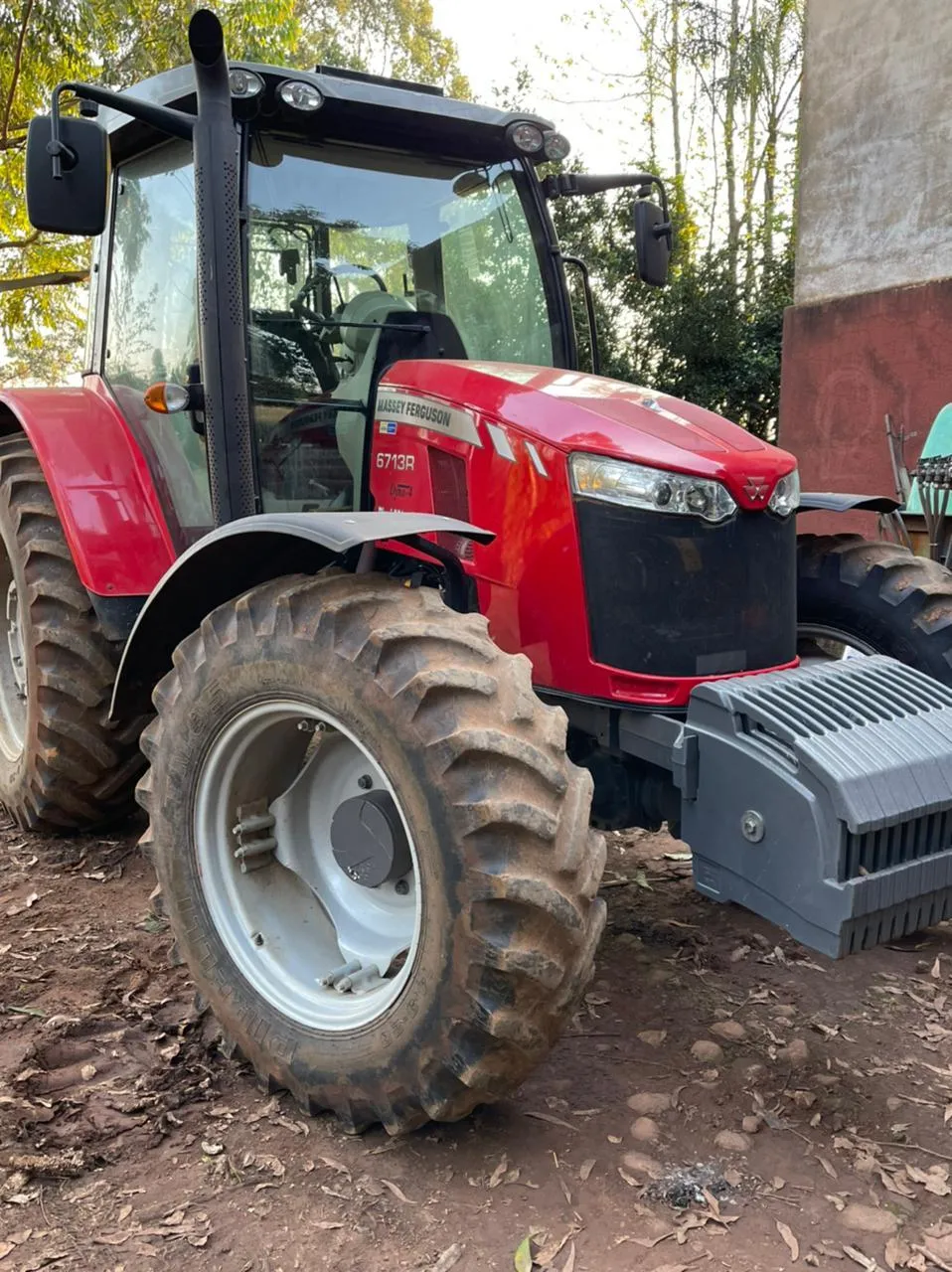 Trator Massey Ferguson 6713R
