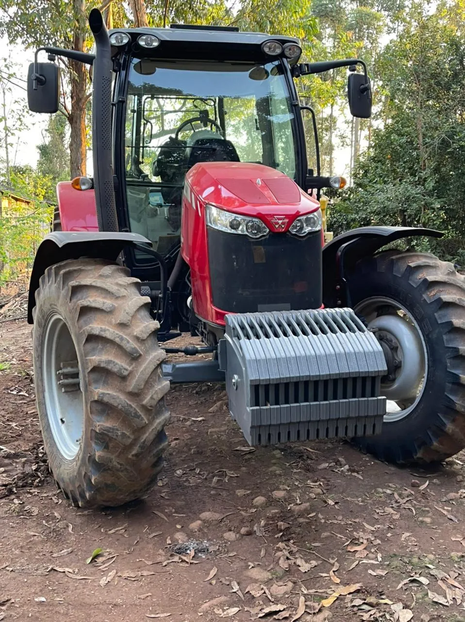 Trator Massey Ferguson 6713R