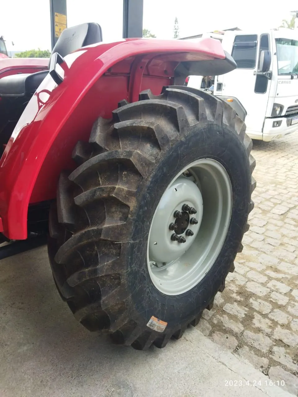 TRATOR MASSEY FERGUSON 5275
