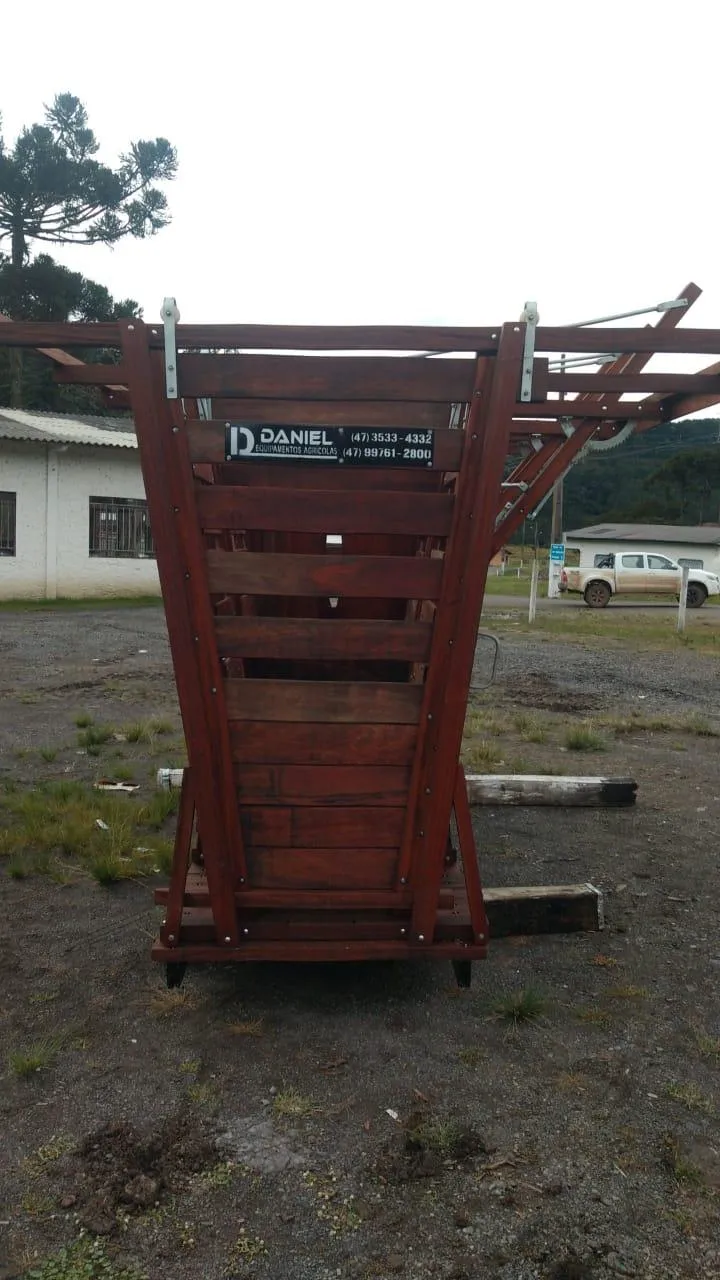 TRONCO DE CONTENÇÃO PARA GADO