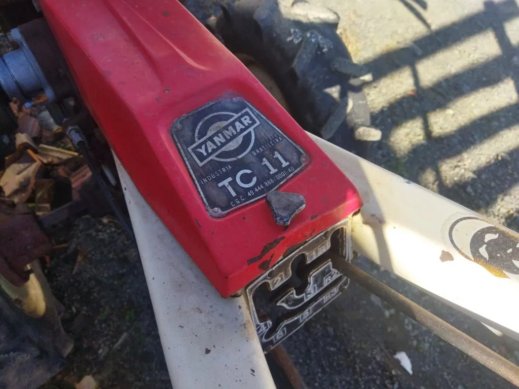 MICRO TRATOR YANMAR TC 11 COM CARRETA