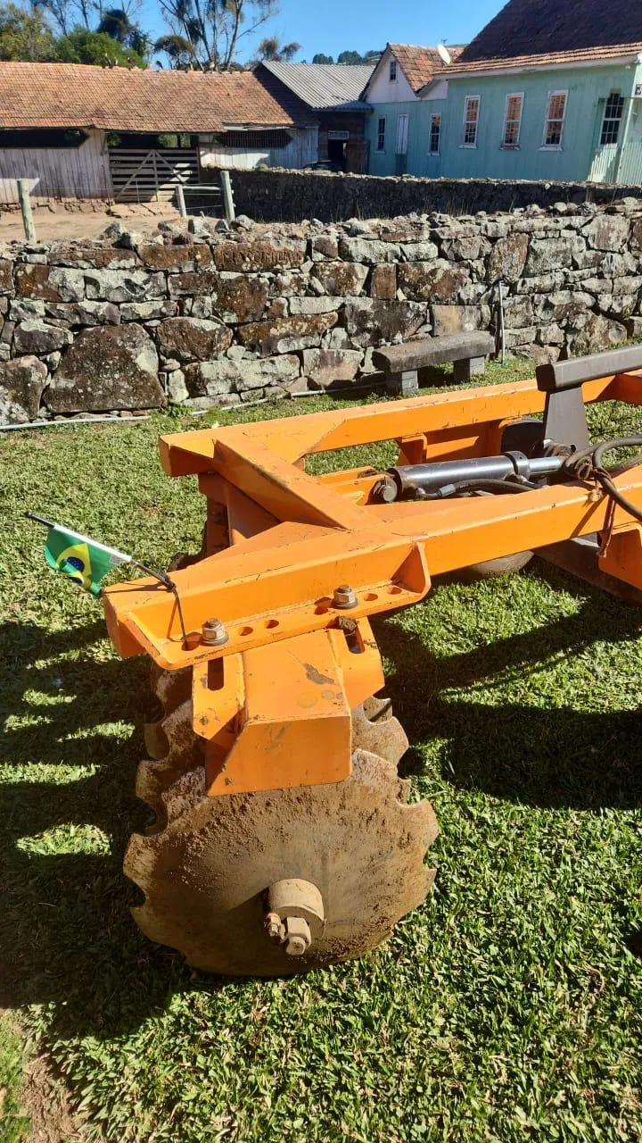 GRADE ARADORA BUDNY  12 DISCOS HIDRÁULICA