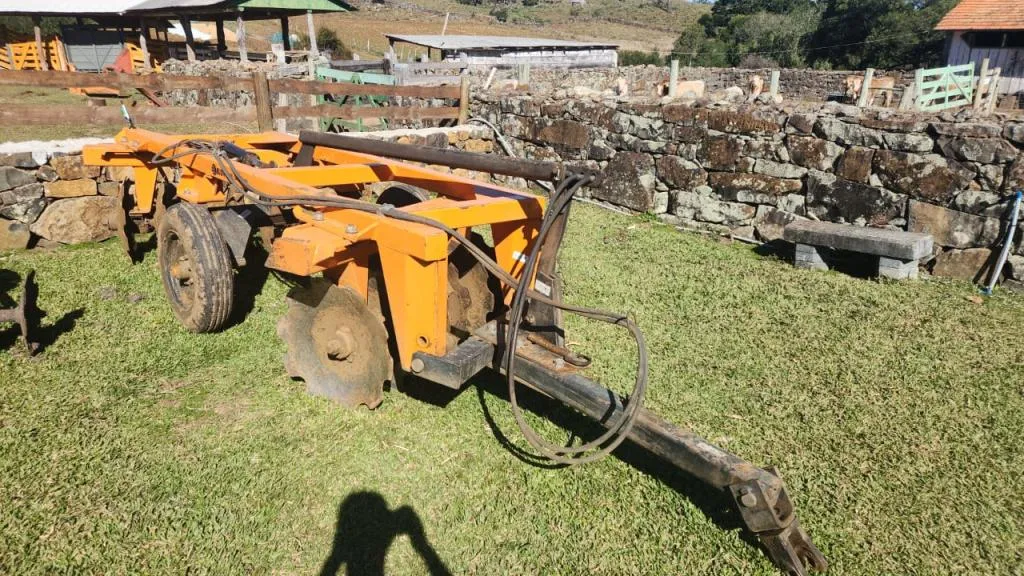 GRADE ARADORA BUDNY  12 DISCOS HIDRÁULICA