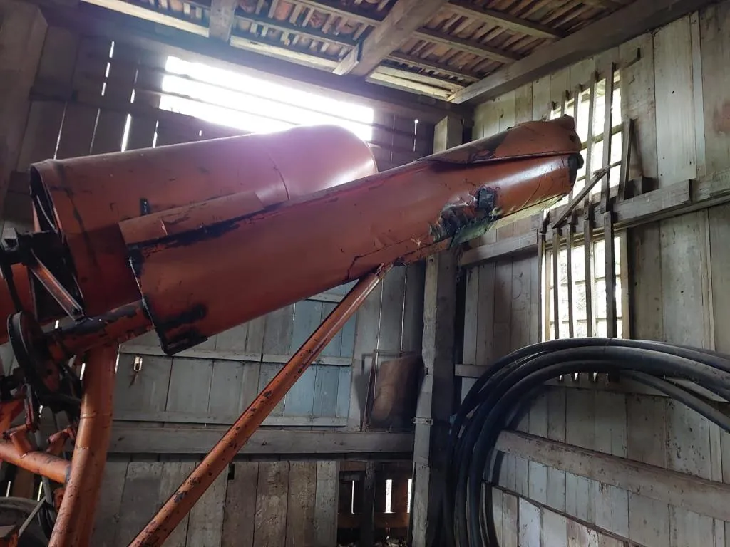 COLHEDEIRA DE MILHO EM ESPIGA PENHA