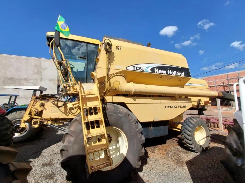 Colheitadeira New Holland TC59