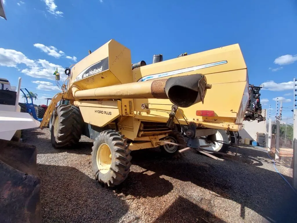 Colheitadeira New Holland TC59
