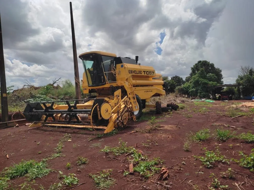 COLHEITADEIRA NEW HOLLAND TC 57