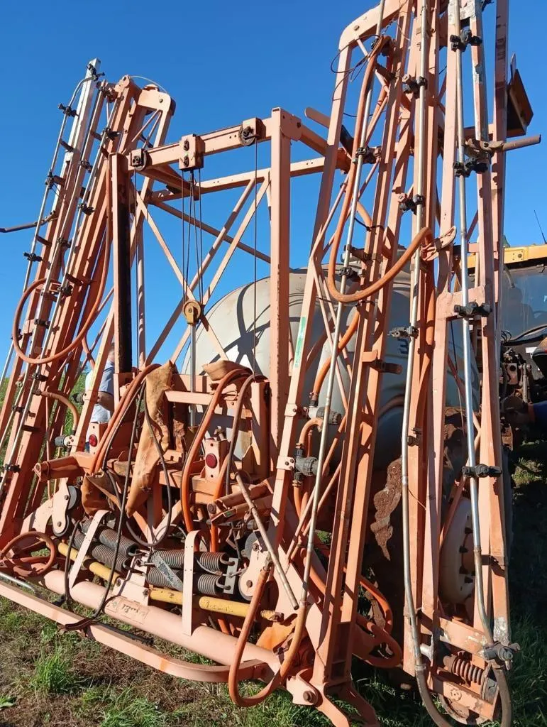 Pulverizador Arrasto Jacto  Advance 3000