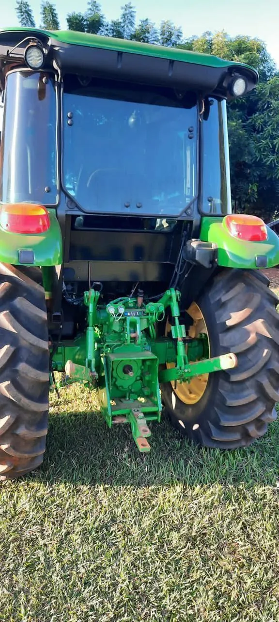Trator John Deere 5078E - Ano 2017