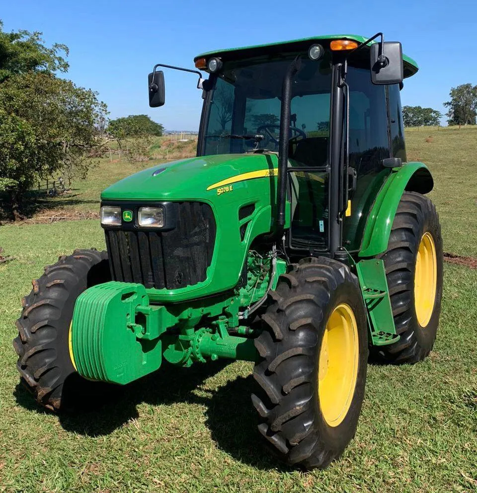 Trator John Deere 5078E - Ano 2017