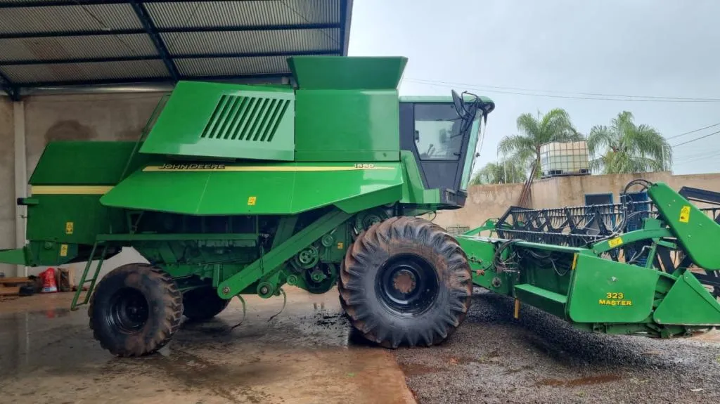 COLHEITADEIRA JOHN DEERE 1550 ANO 2004