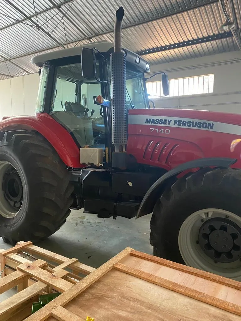 TRATOR MASSEY FERFUSON MF 7140