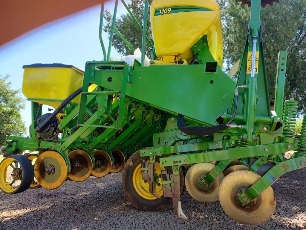 PLANTADEIRA JOHN DEERE 1109 10 LINHAS A VÁCUO