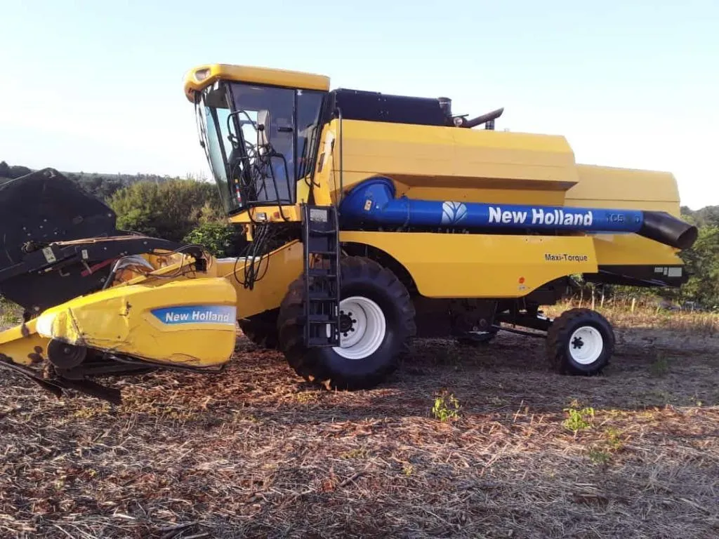 COLHEITADEIRA NEW HOLLAND TC5070