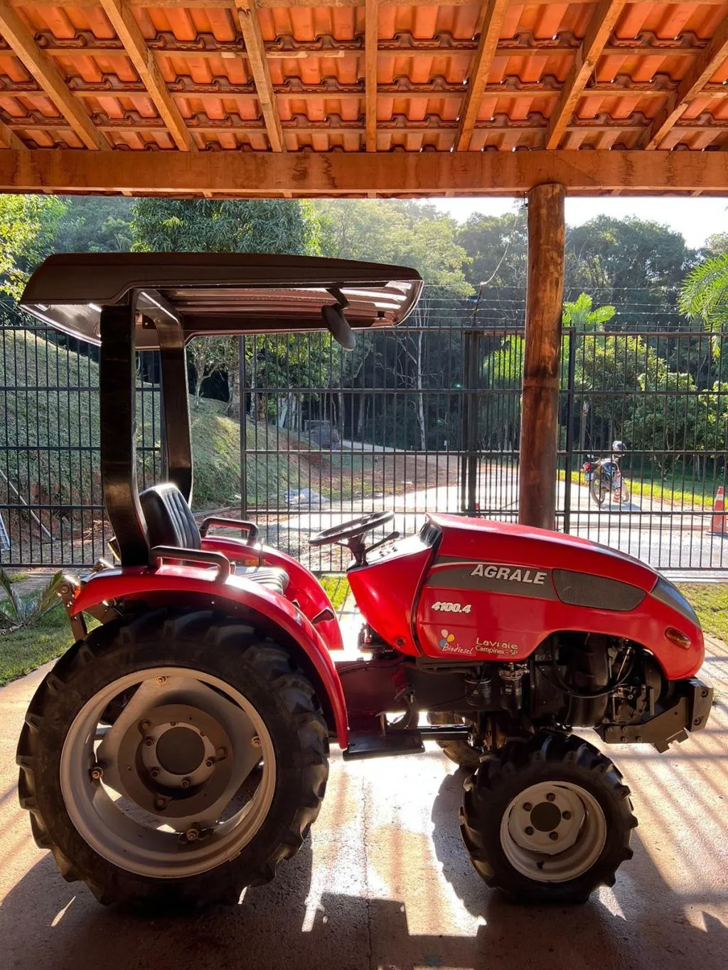 Trator Agrale 4100.4 (4x4) 15cv