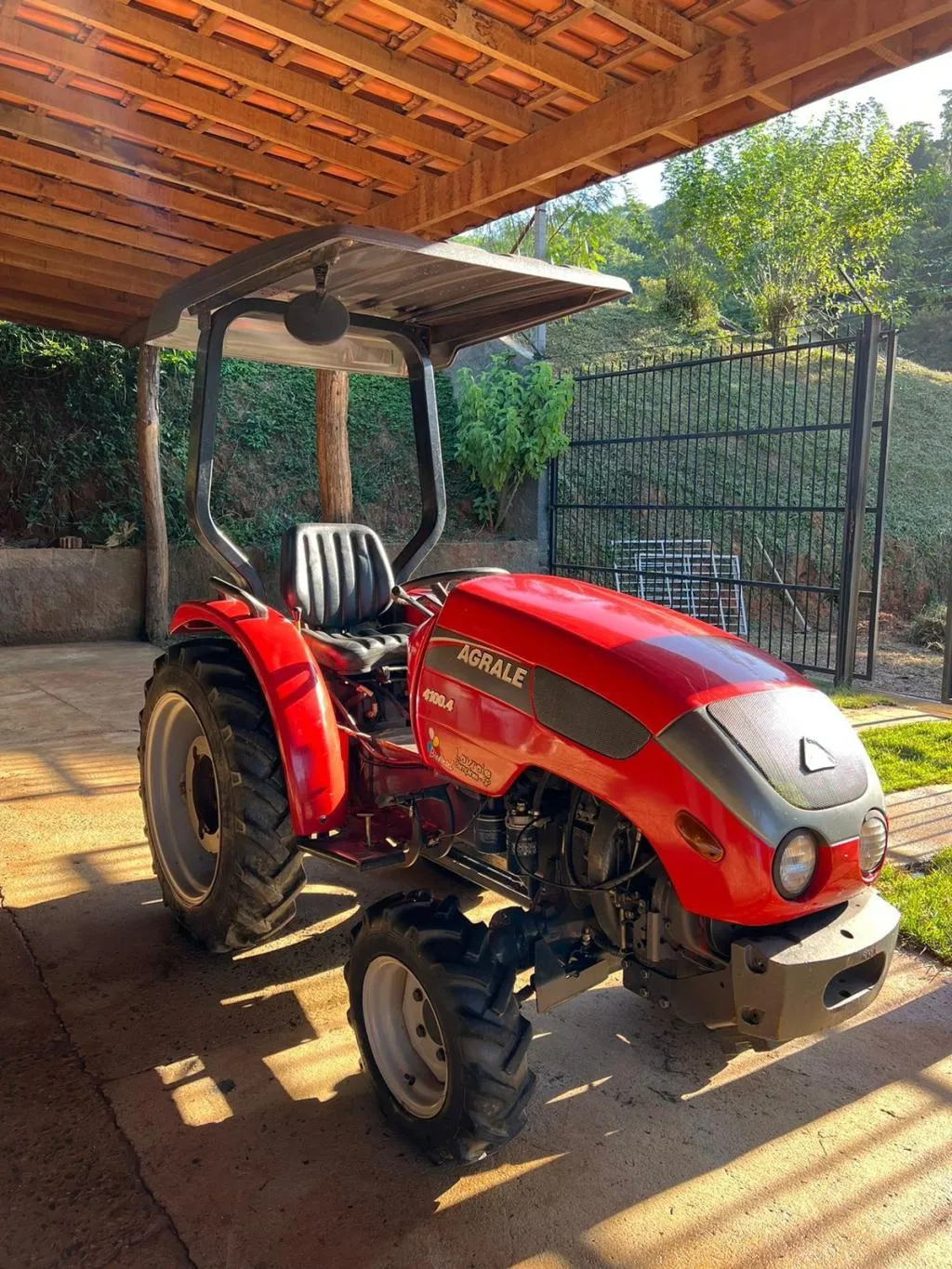 Trator Agrale 4100.4 (4x4) 15cv