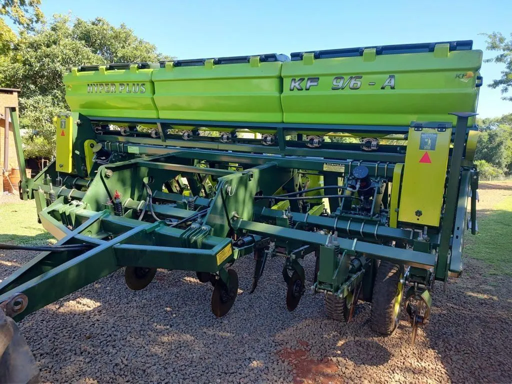 Plantadeira KF Modelo Hyper Plus 9 linhas de 50