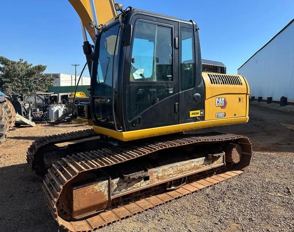 ESCAVADEIRA CATERPILLAR 318 2D