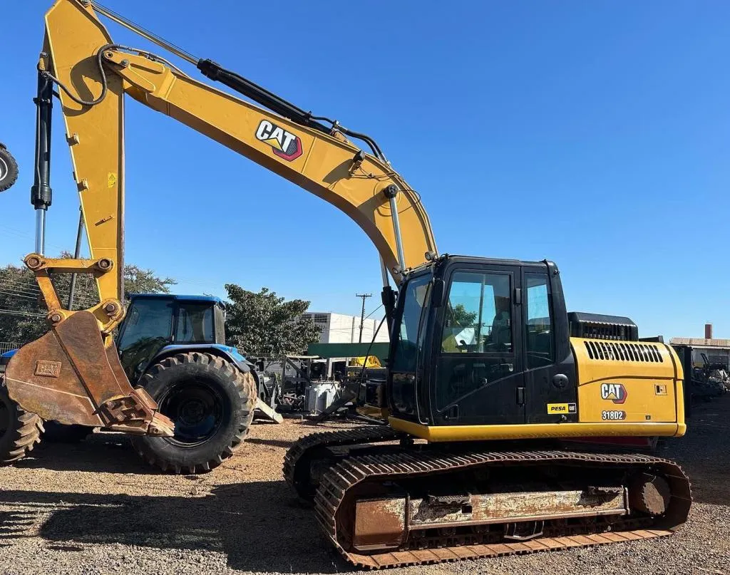 ESCAVADEIRA CATERPILLAR 318 2D