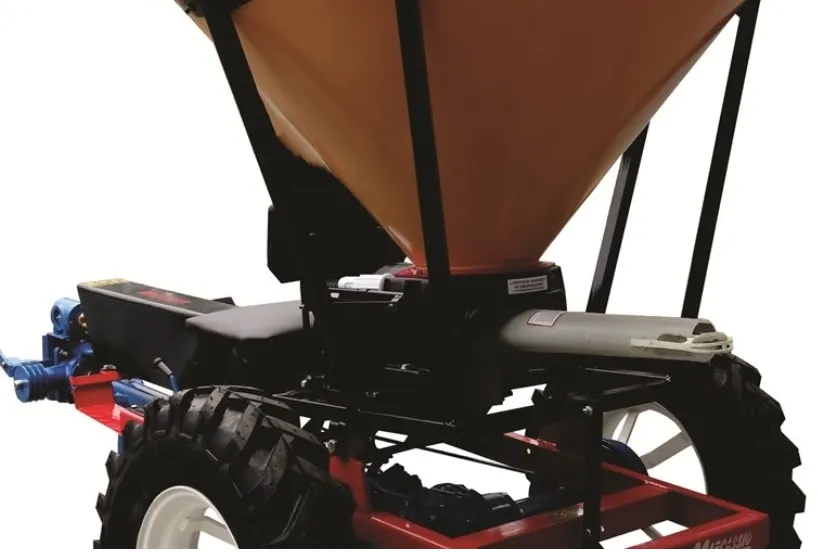 Distribuidor De Adubo E Forragens Para Micro Trator - Marcassio