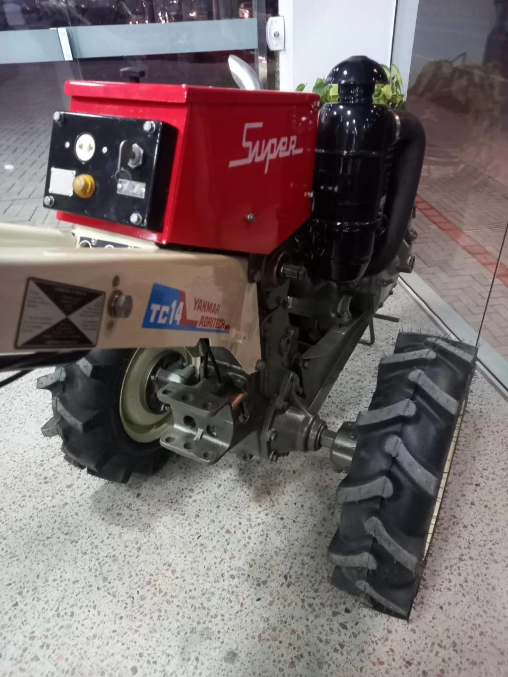 Micro Trator Yanmar TC14 Super Ano 2006 