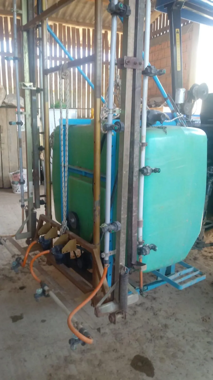 PULVERIZADOR MONTANA 680 LITROS ELETRICO