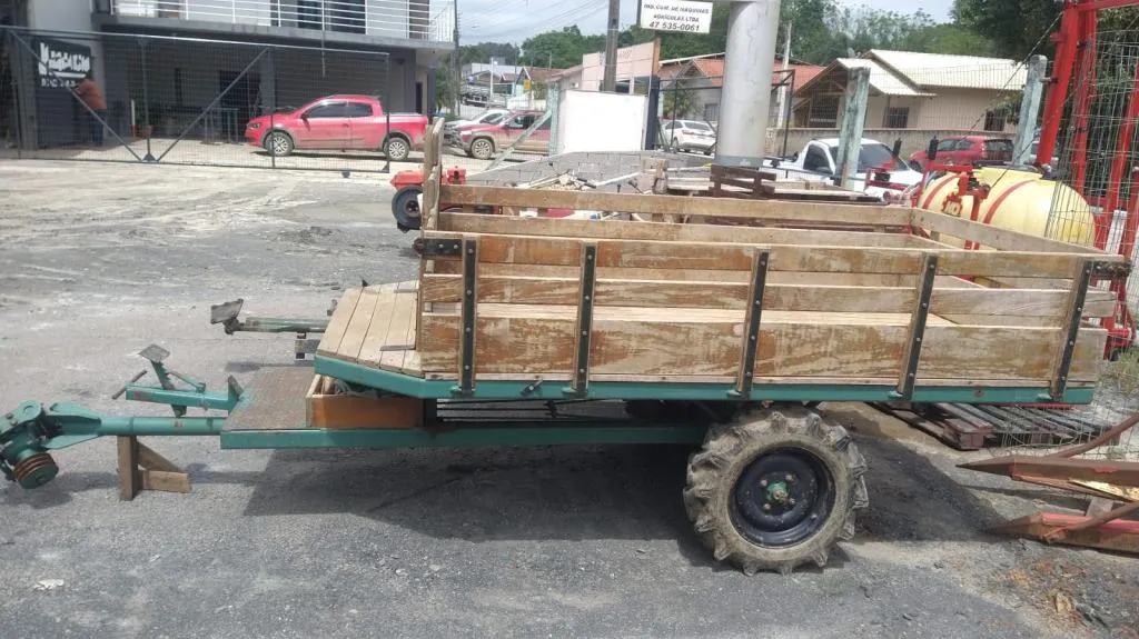Carreta Tracionada Basculante Moldemaq