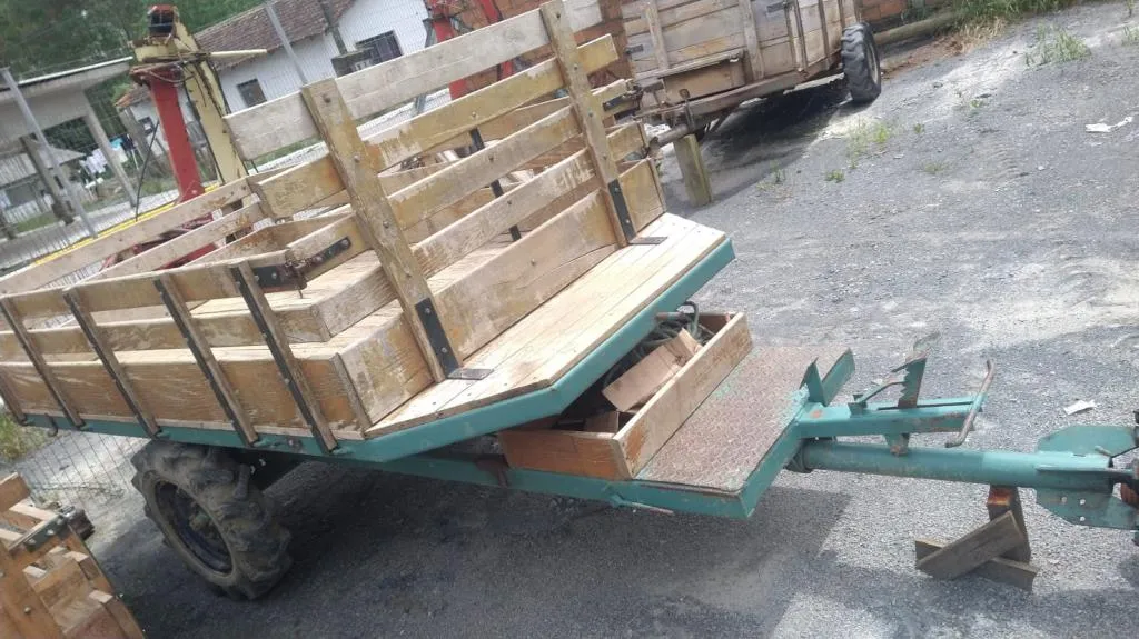 Carreta Tracionada Basculante Moldemaq