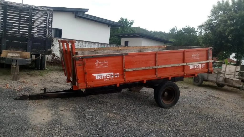 CARRETA AGRÍCOLA TRITON 5 TONELADAS DE MADEIRA