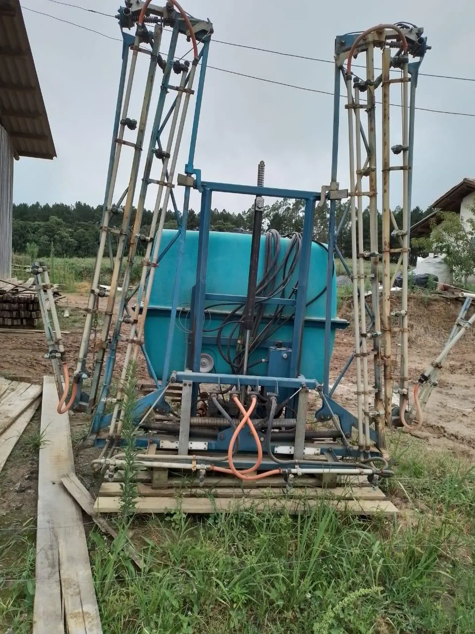 PULVERIZADOR MONTANA 800 LITROS HIDRÁULICO 