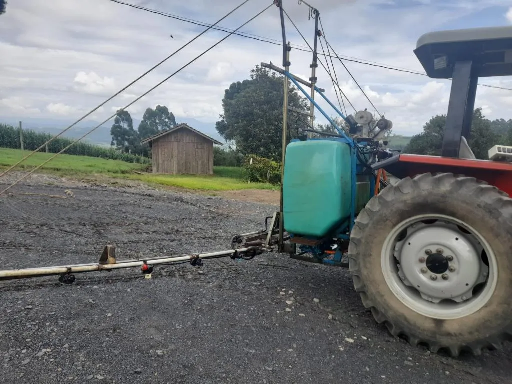 PULVERIZADOR MONTANA 680 LITROS 12 METROS COM SISTEMA ELÉTRICO 