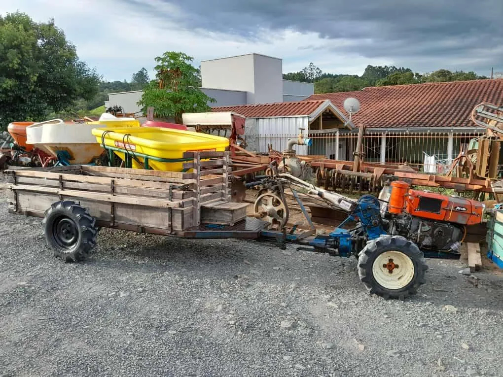 MICRO TRATOR TOBATA 9HP COM CARRETA TRACIONADA