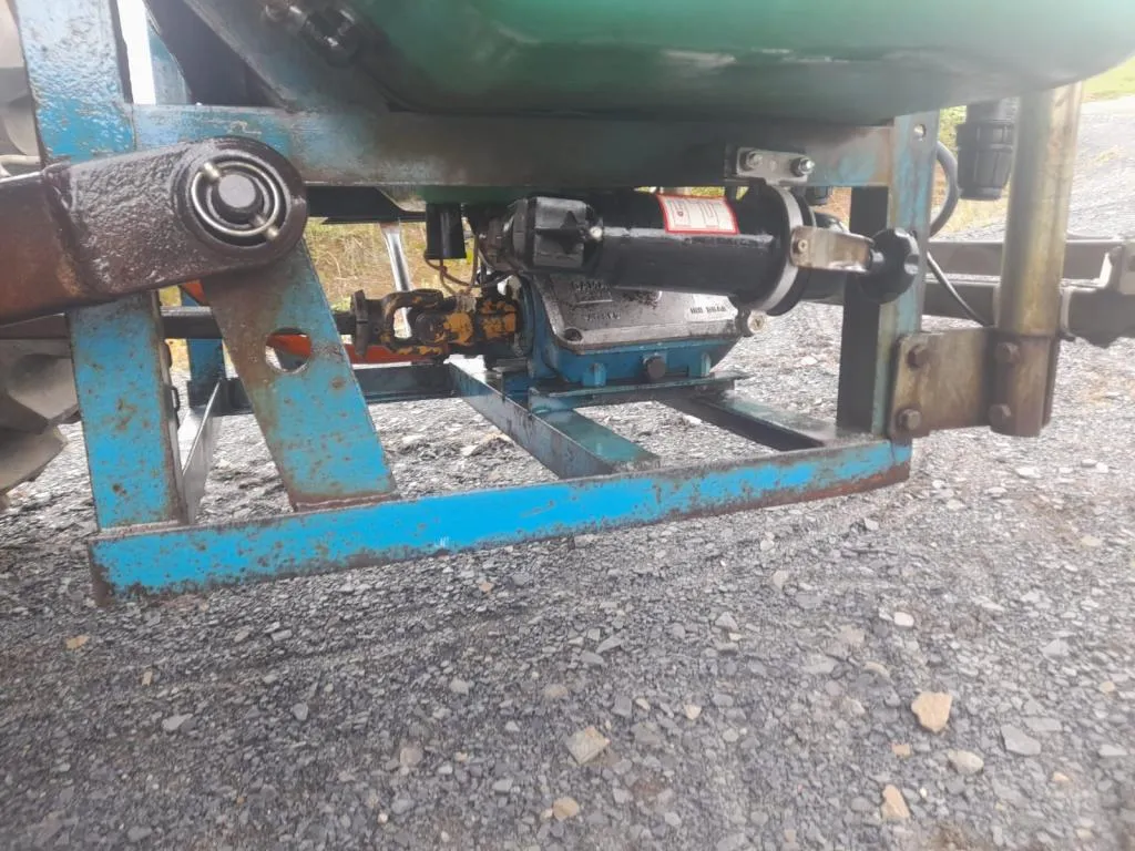 PULVERIZADOR MONTANA 680 LITROS 12 METROS COM SISTEMA ELÉTRICO 