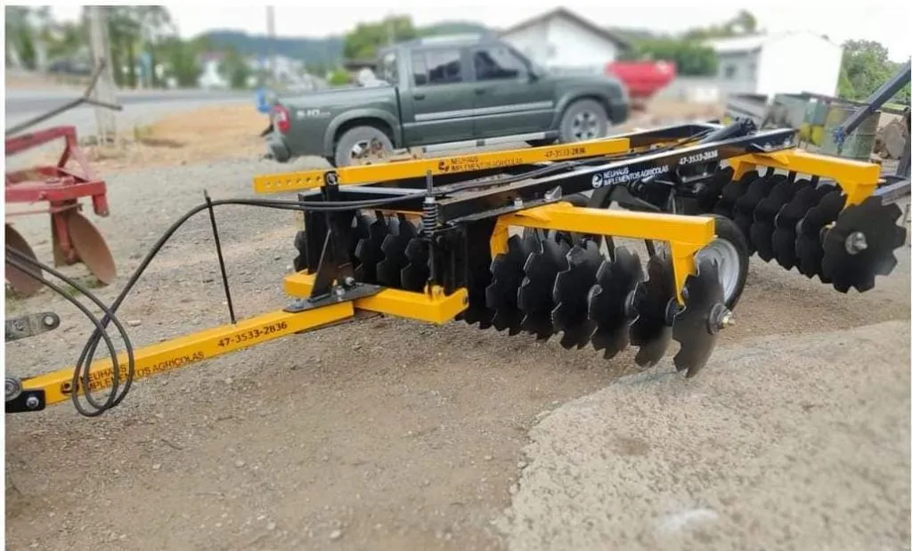 Grade Niveladora NEUHAUS Hidráulica com pneu discos de 22 polegadas, 4,5 MM