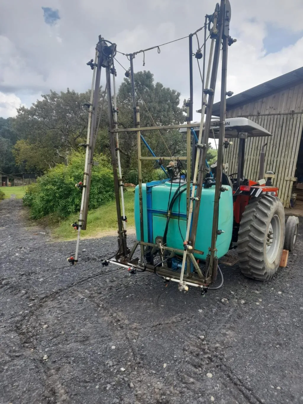 PULVERIZADOR MONTANA 680 LITROS 12 METROS COM SISTEMA ELÉTRICO 