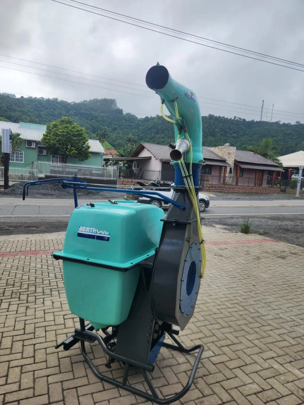 Pulverizador da marca Montana  modelo 400 litros Jatão