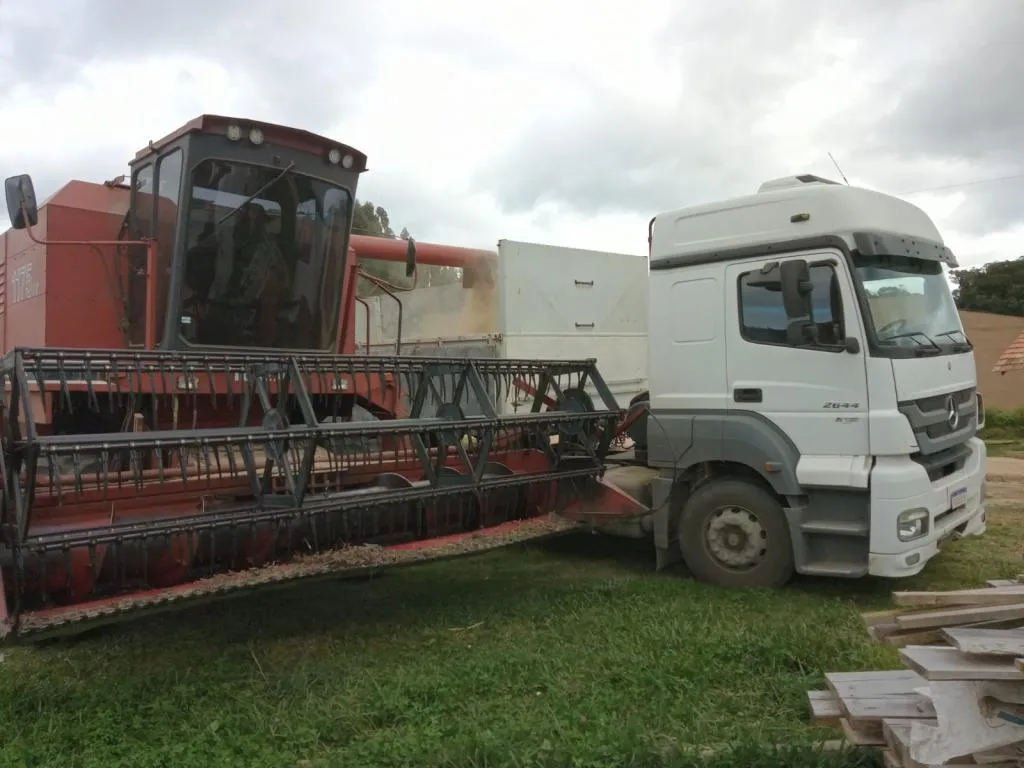 COLHEITADEIRA IDEAL 1175 COM CARRETA 22 PÉS