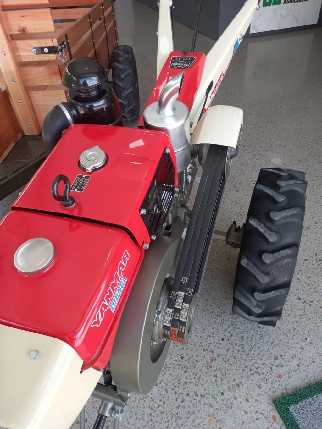 Micro Trator Yanmar TC11 ano 84 Reformado
