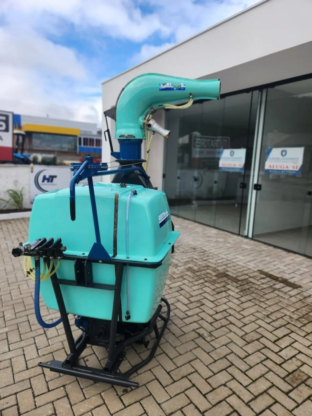 Pulverizador da marca Montana  modelo 400 litros Jatão