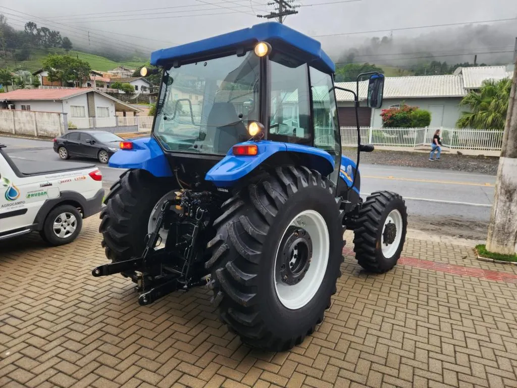 Trator New Holland  TL75 gabinado ano 2015
