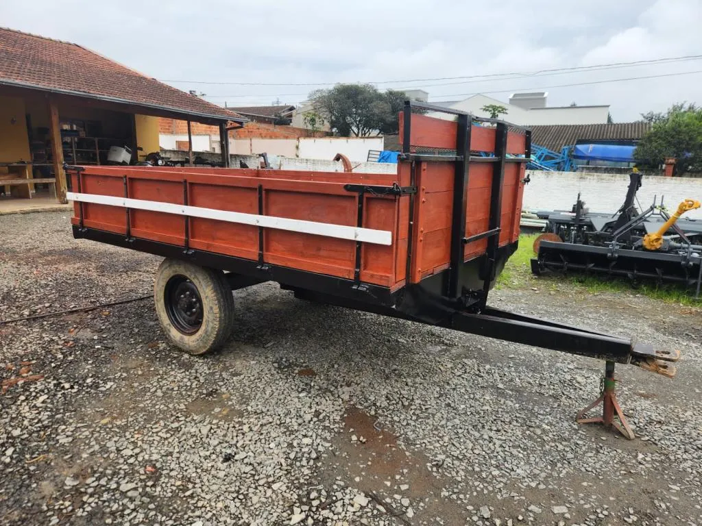 Carreta agrícola  modelo 4 toneladas Pneu simples