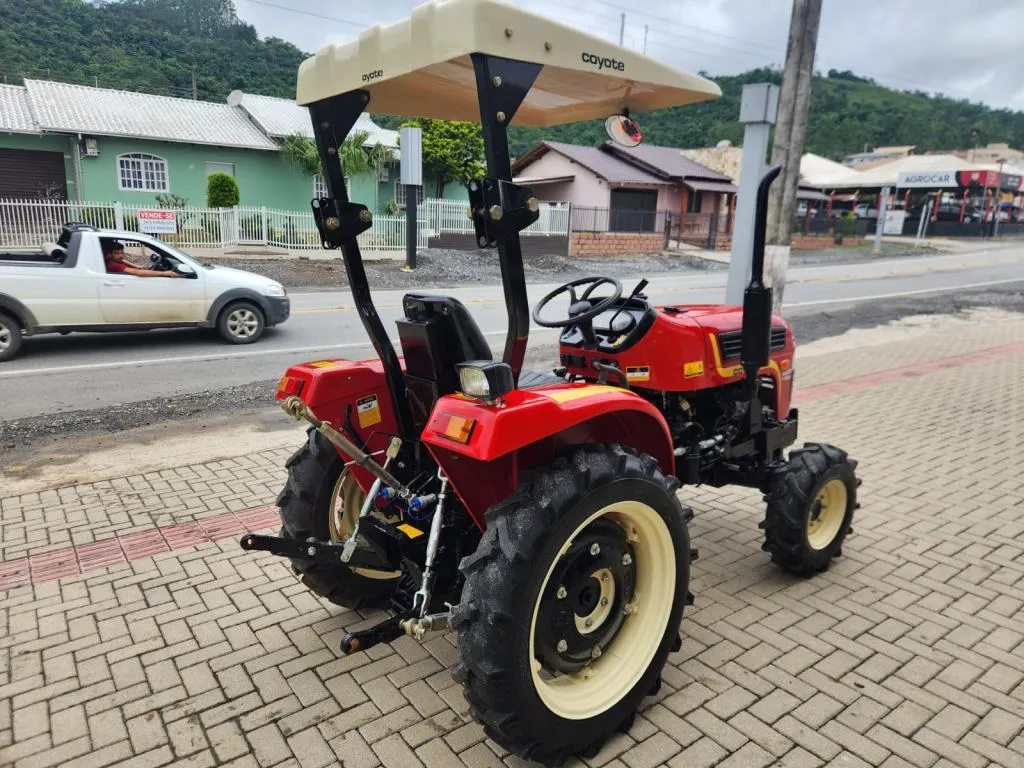 Trator Agrícola marca Coyote modelo 4420 ano 2020