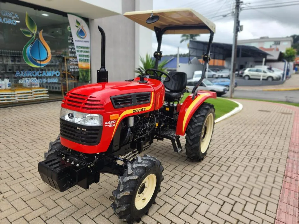 Trator Agrícola marca Coyote modelo 4420 ano 2020