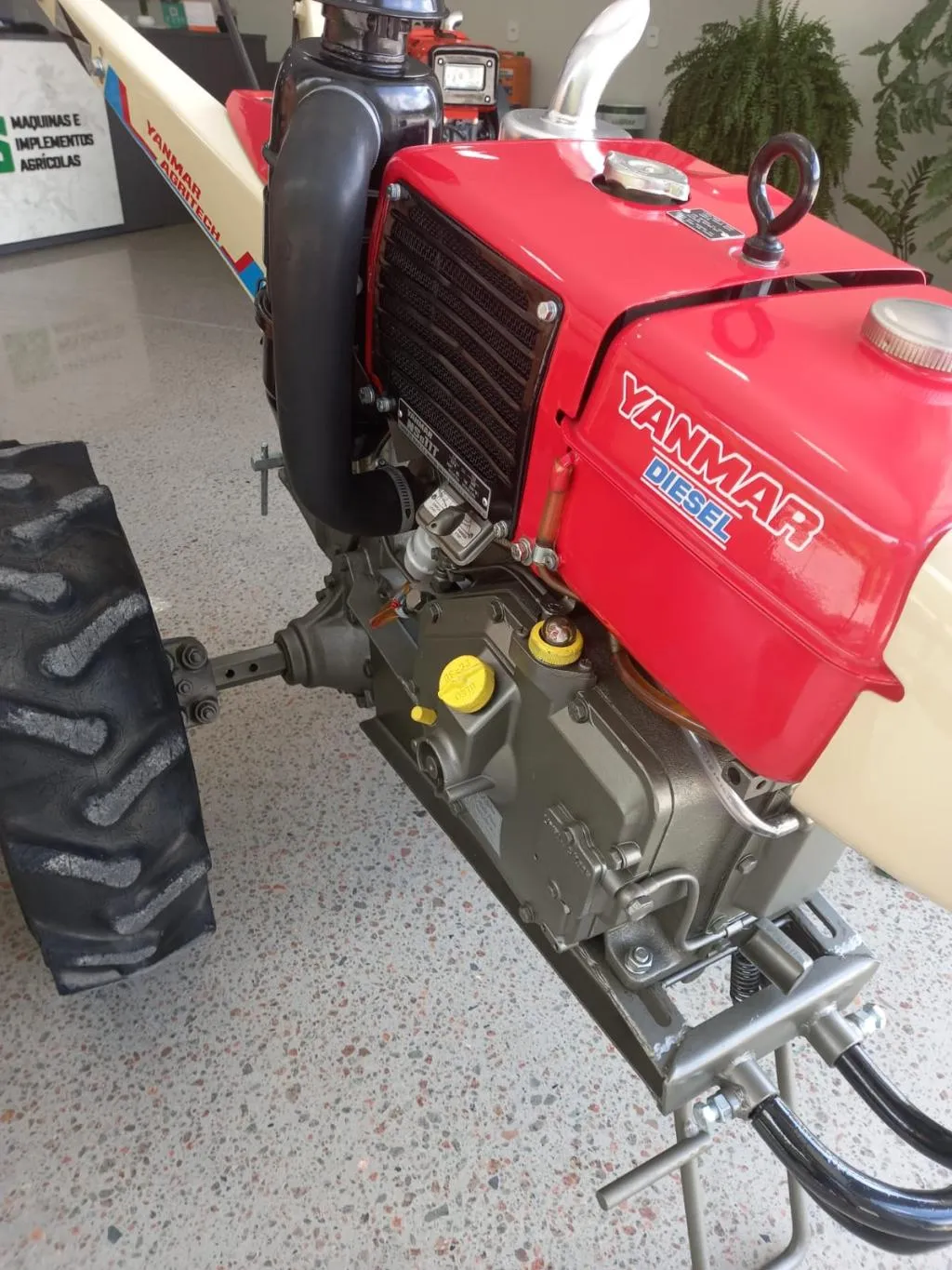 Micro Trator Yanmar TC11 ano 84 Reformado