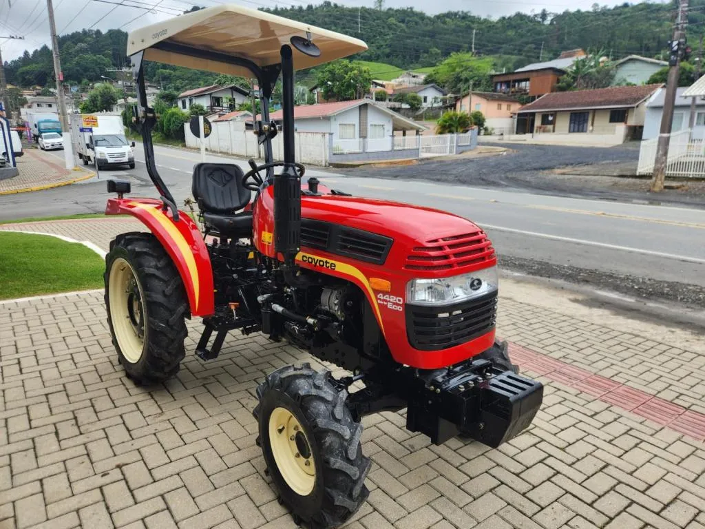Trator Agrícola marca Coyote modelo 4420 ano 2020