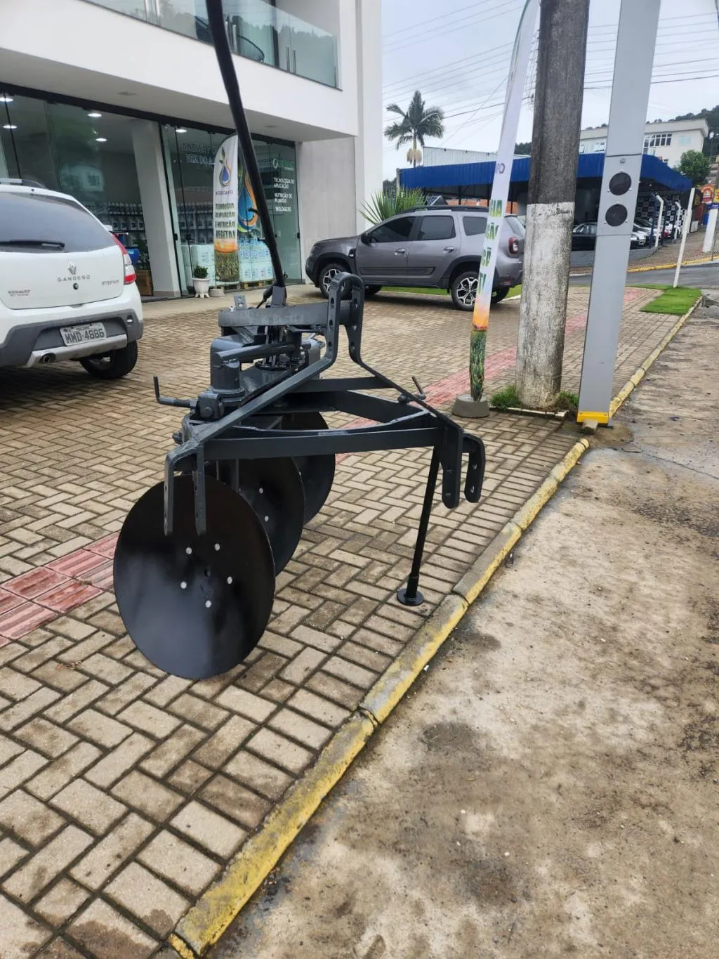 Arado reversível da marca Jan modelo 3 discos manual