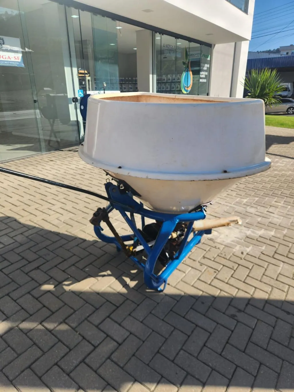 Espalhador de ureia 600 kg